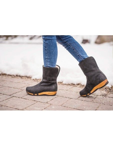 SCARPONCINO IN LEGNO, PELLE E VELLO D'AGNELLO MOD. ULLI