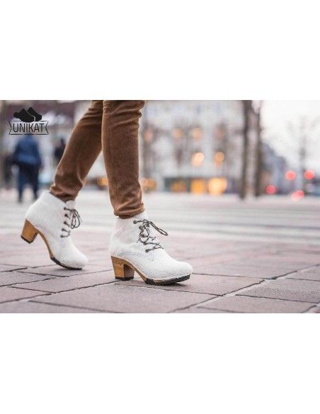 STIVALETTO CON SOTTOPIEDE E SUOLA IN LEGNO, PELLE A CONCIA VEGETALE E PELO  E VELLO D'AGNELLO MOD. BETTY