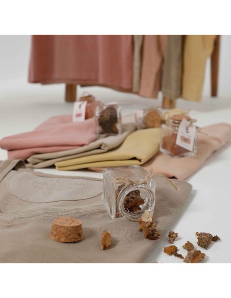 T-SHIRT IN COTONE BIOLOGICO TINTA CON TINTURE VEGETALI "NATURAL DYED"