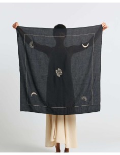 STOLA QUADRATA  RICAMATA IN LINO ED ECOVISCOSA 100*100 CM...