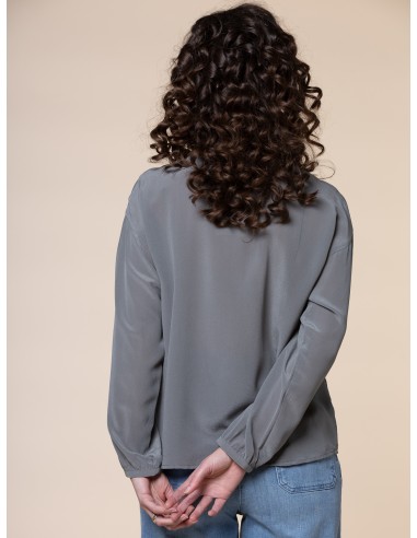 BLUSA IN 100% SETA CON SCOLLO A GOCCIA E TASCHINA