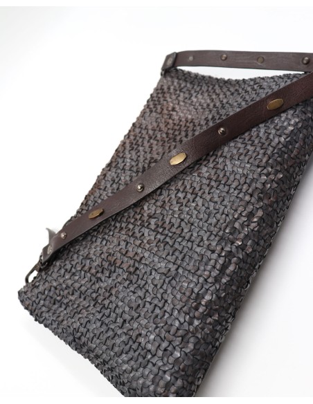 BORSA BUSTINA MEDIA IN PELLE DI VITELLO INTRECCIATA "GROOVE"