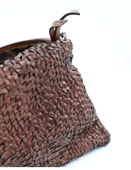 BORSA BUSTINA MEDIA IN PELLE DI VITELLO INTRECCIATA "GROOVE"