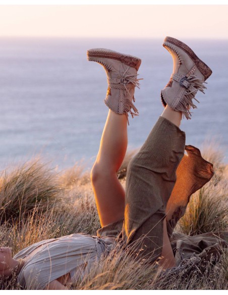 STIVALE INDIANINO CON FRANGE IN PELLE SCAMOSCIATA "ARYA"