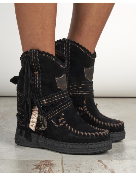 STIVALE INDIANINO CON FRANGE IN PELLE SCAMOSCIATA "ARYA"