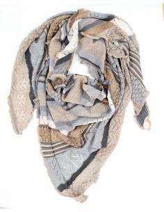 STOLA TRIANGOLARE IN LANA MERINO 100X200 "KYRA" - BEIGE