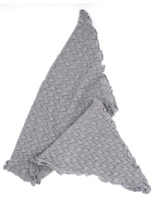 STOLA TRIANGOLARE IN LANA MERINO "SUSI" - GRIGIO 2