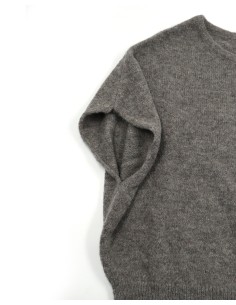 PULL SMANICATO IN 100% BABY ALPACA "AUBE" - FUMO