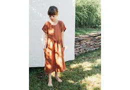Come vestire i bambini in estate: guida ai tessuti naturali Come vestire i bambini in estate: guida ai tessuti naturali